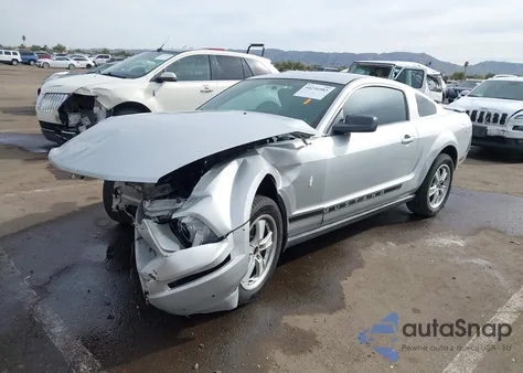 2008 Ford Mustang V6 Deluxe/V6 Premium z USA, uszkodzony, nr VIN 1ZVHT80N785152731